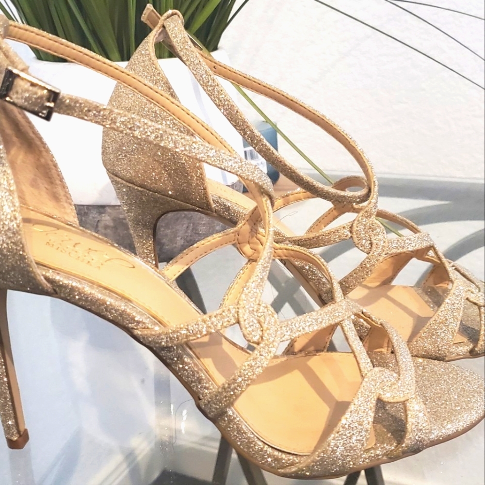 Jewel Badgley Mischka Humble Gold Glitter Womens Heels Size 8M ..worn once
